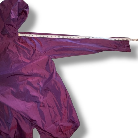 UNDER ARMOUR Women's Storm Iridescent Woven Graphic Warm-up Top - M Purple - Picture 13 of 16